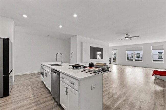 Building Photo - 1077 Glen Opal Dr