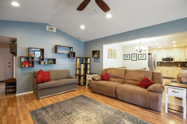 Building Photo - 8801 Dawnridge Cir