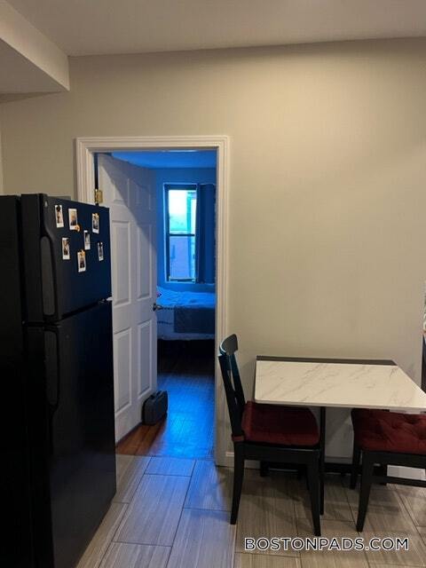 Building Photo - 220 Hanover St