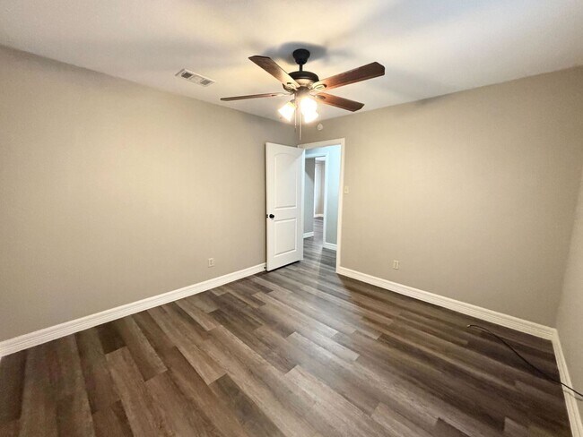 Building Photo - Completely Remodeled 4 bedroom Home