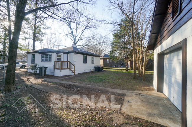 Building Photo - 7108 4th Ct N