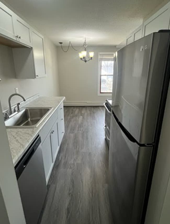 Building Photo - 1 Bedroom Recent Renovation in Hopkins