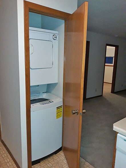 Building Photo - 608 N 4th St