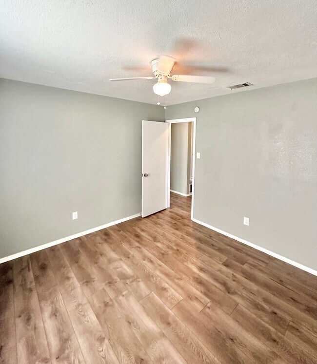Building Photo - Modern Comfort in a Spacious 4BR Home