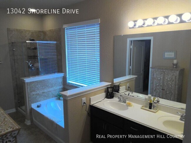 Building Photo - 13042 Shoreline Dr