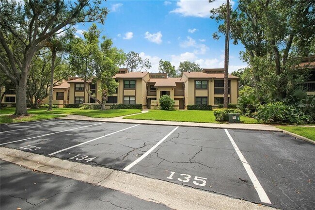 Building Photo - 135 Woodlake Wynde
