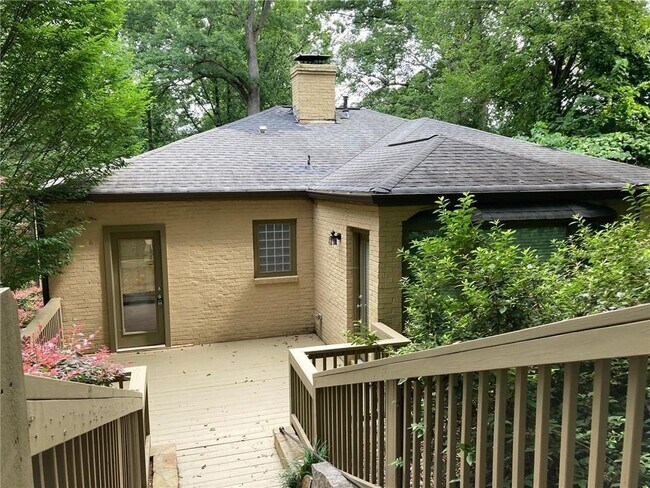 Building Photo - 49 Putnam Cir NE