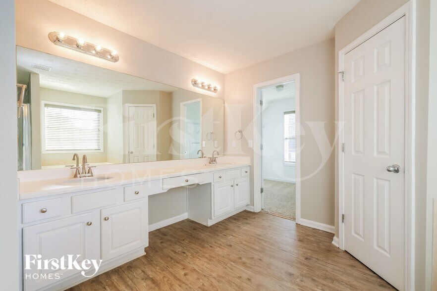 Building Photo - 622 River Rock Cir