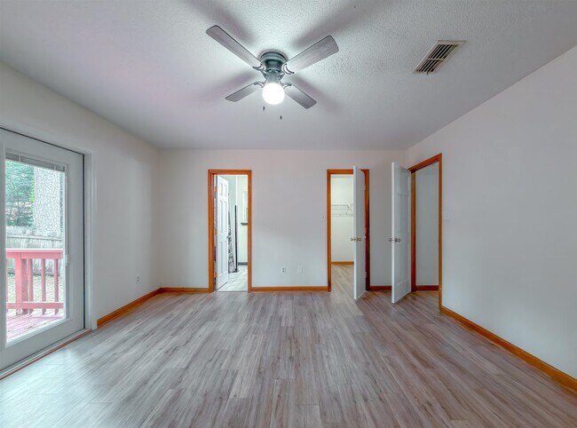 Building Photo - 776 Lupine Ln