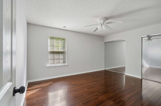Building Photo - Spacious 4-Bedroom Retreat in Fuquay-Varin...