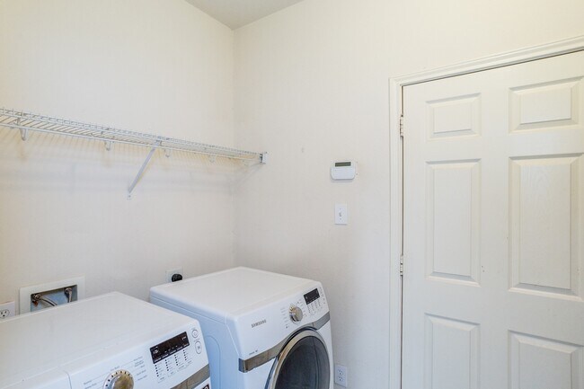 Building Photo - 2111 Castle Gardens Ln