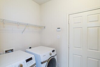 Building Photo - 2111 Castle Gardens Ln