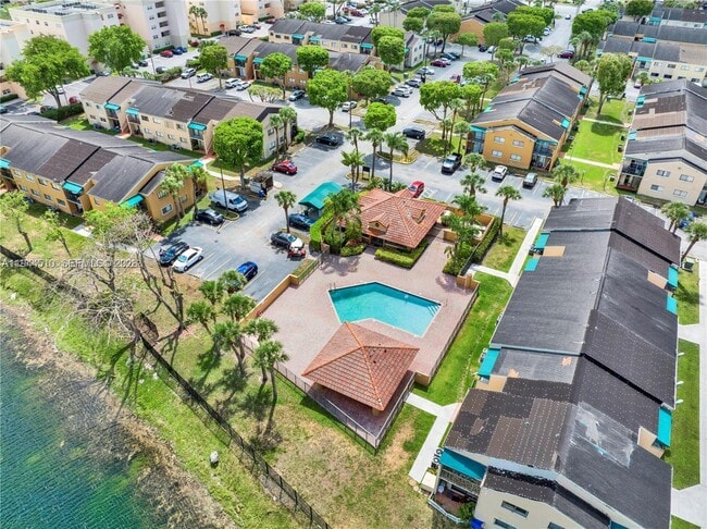 Building Photo - 7425 SW 152nd Ave