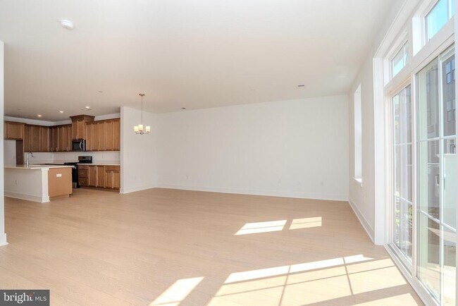 Building Photo - 8104 Donatello Dr