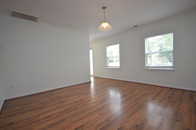 Building Photo - 404 Hanson Rd