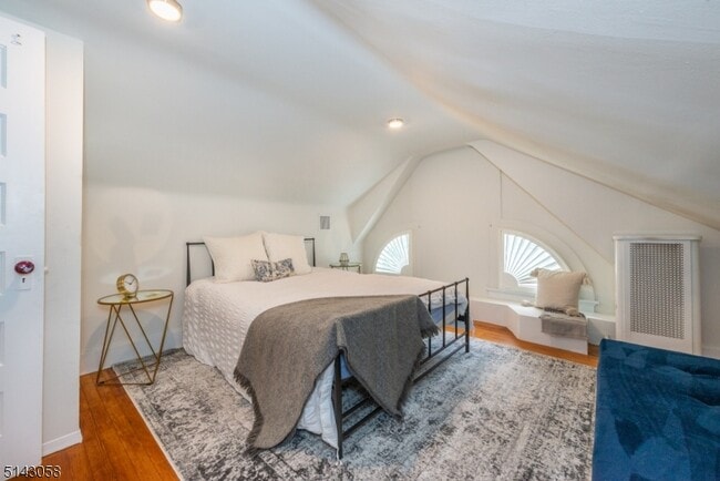 Building Photo - 276 Bay Ave