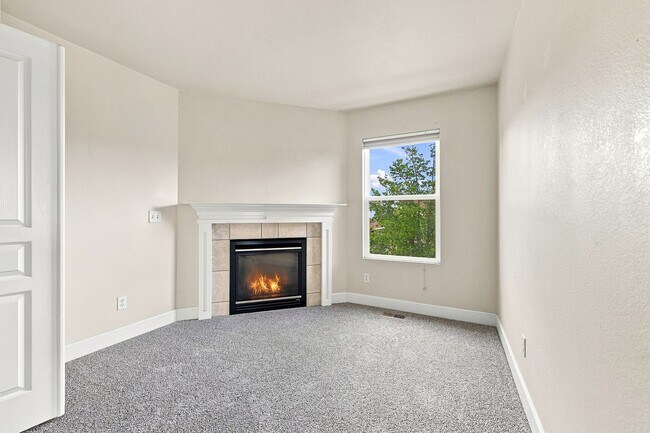 Building Photo - 2202 Hanham Dr