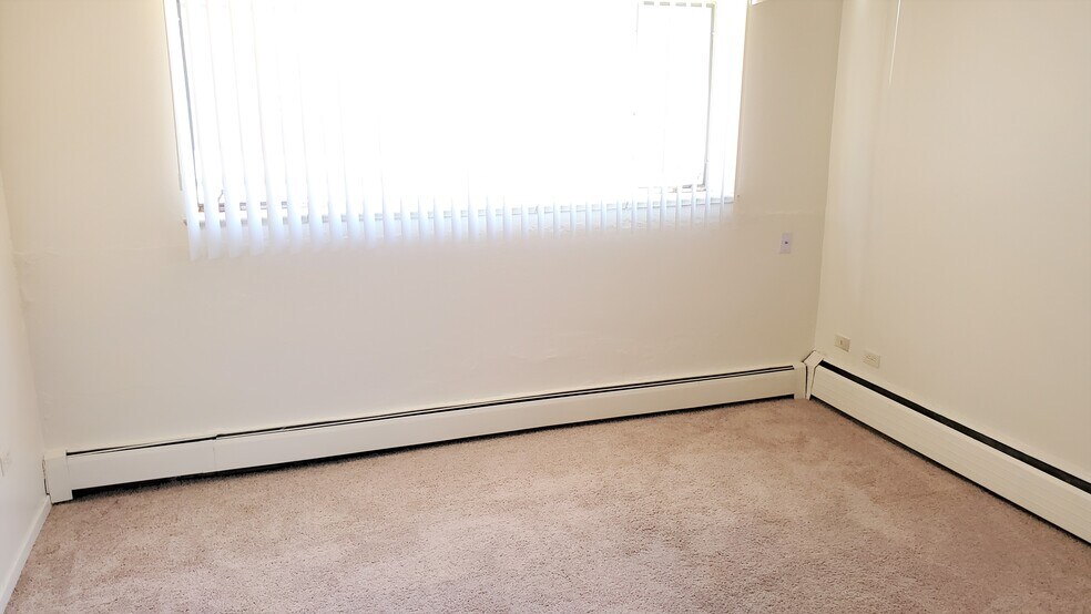 Building Photo - 925 S Washington St