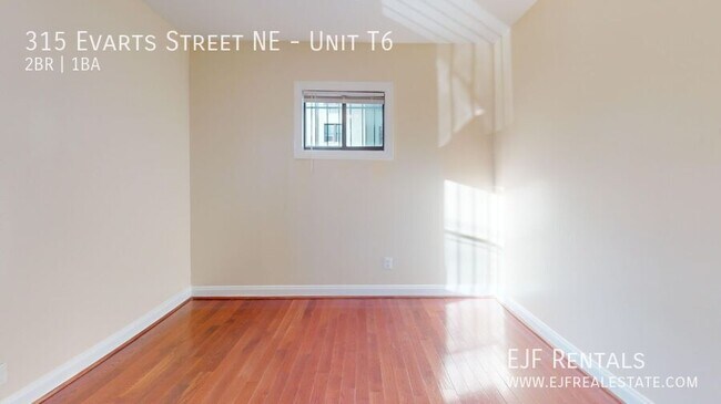 Building Photo - 315 Evarts St NE