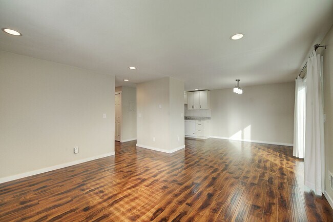 Building Photo - 9840 NE 116th St