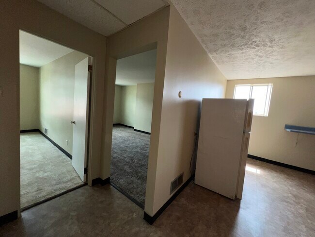 Building Photo - 624 Monongahela Ave
