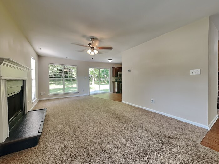 Building Photo - 10110 Northwoods Forest Dr