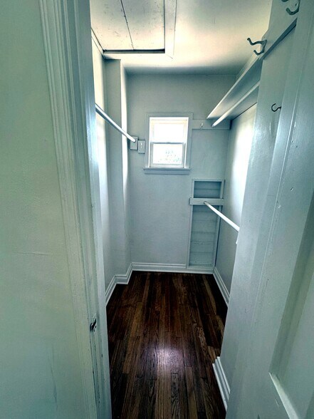 Building Photo - 10847 Balboa Blvd