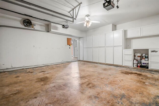 Building Photo - 1123 Misty Lake Dr