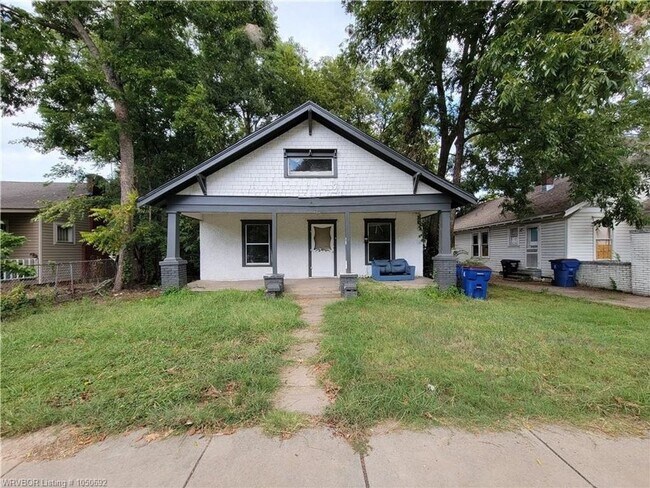 Building Photo - Freshly Updated 3 Bedroom Home