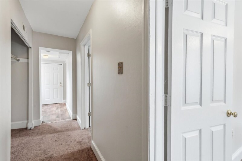 Building Photo - 100 E 8th St