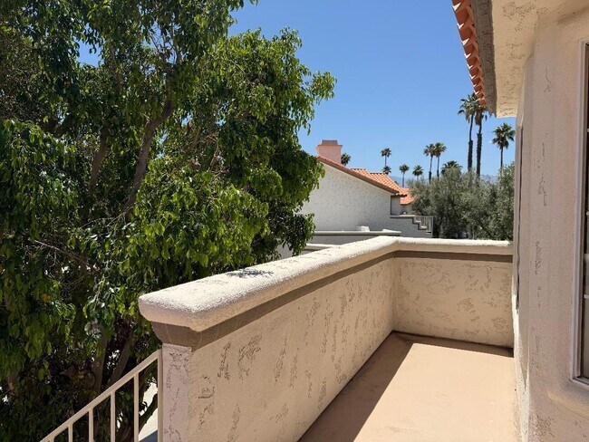 Building Photo - 688 Vista Lago Cir N