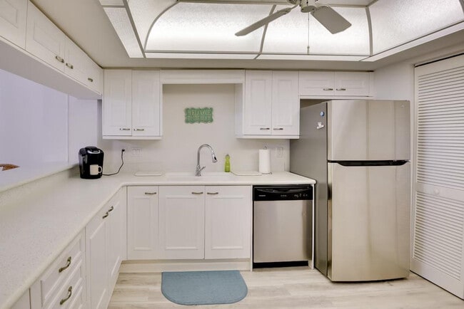 Building Photo - 3855 S Atlantic Ave