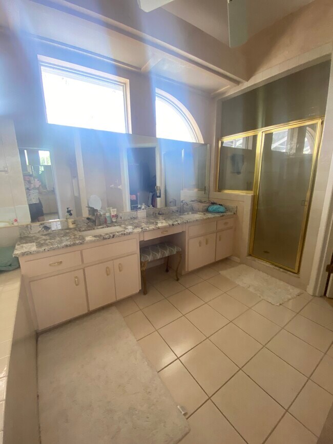 Master bath - 7103 Montreal Dr