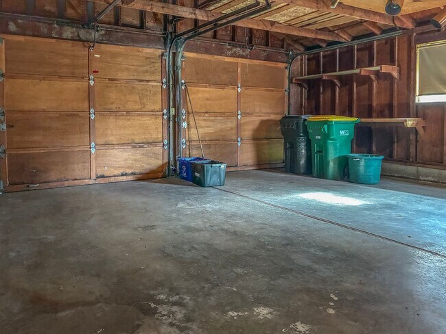 Building Photo - Beaverton Home Available ! Inquire today for a tour !