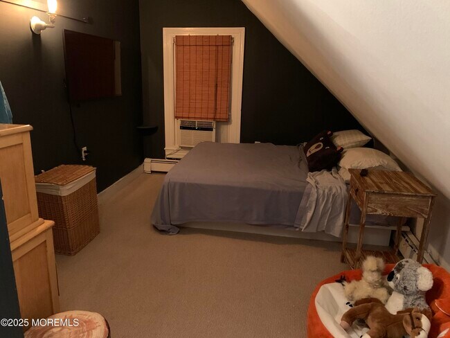 Building Photo - 19 Webb Ave