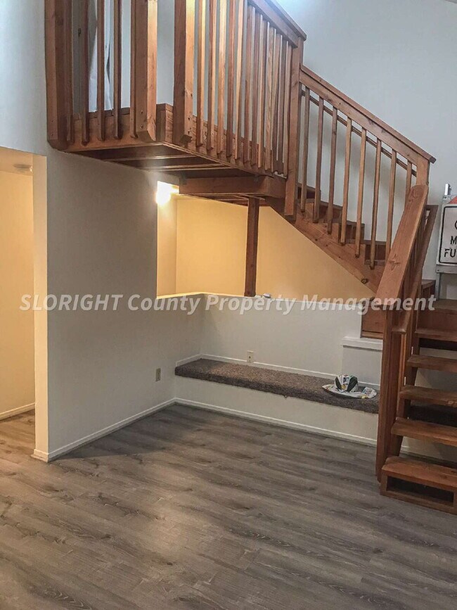 Building Photo - AVAILABLE NOW - 2 Bedroom plus den and loft / 2 Bathroom Condo on East Foothill in SLO