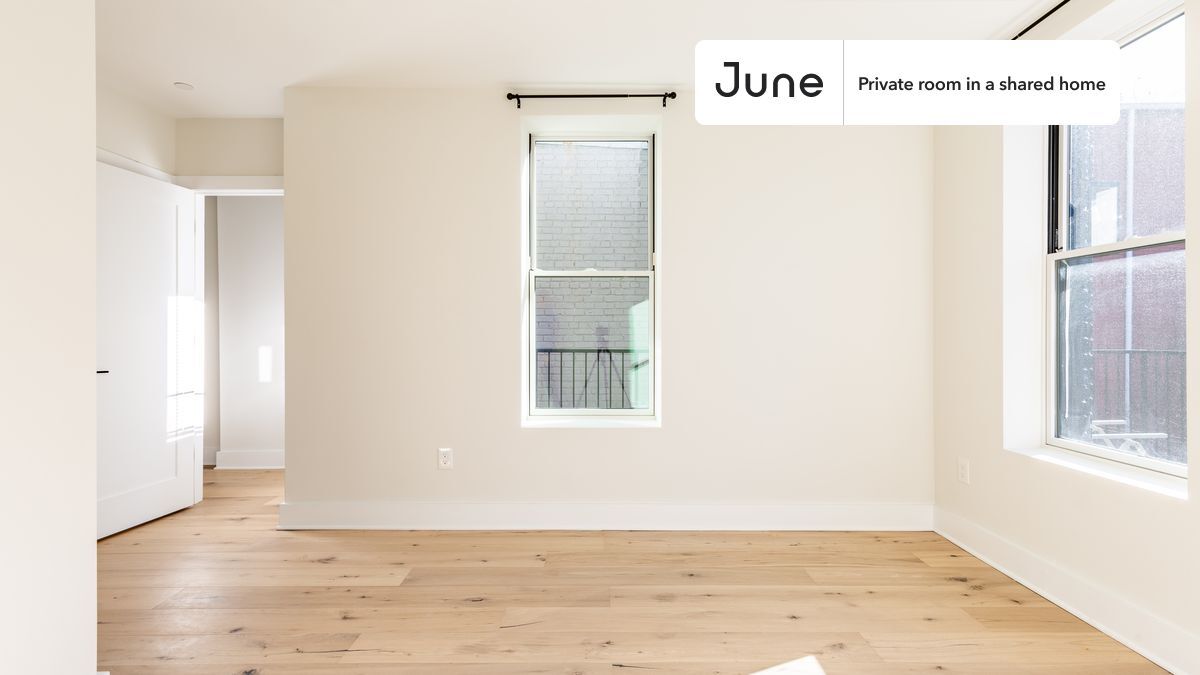 Building Photo - Private bedroom in 2 bed/2.5 bath Home