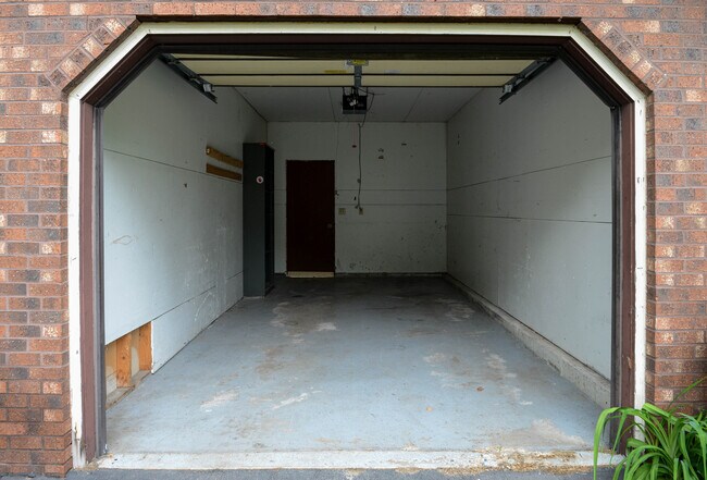 Building Photo - 2022 Adderbury Ln