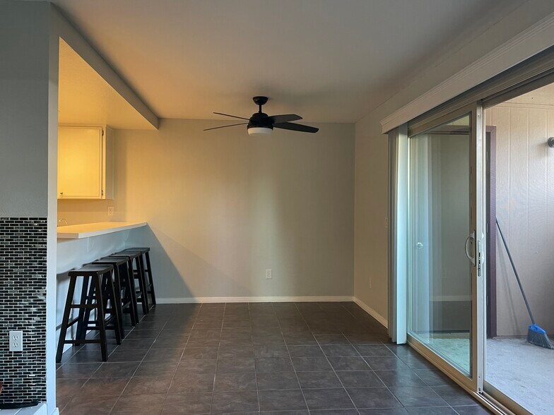 Building Photo - 6510 College Grove Dr