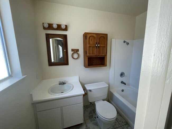 Building Photo - Victorville, 3 Bedroom, 2 Bathrooms, Large...