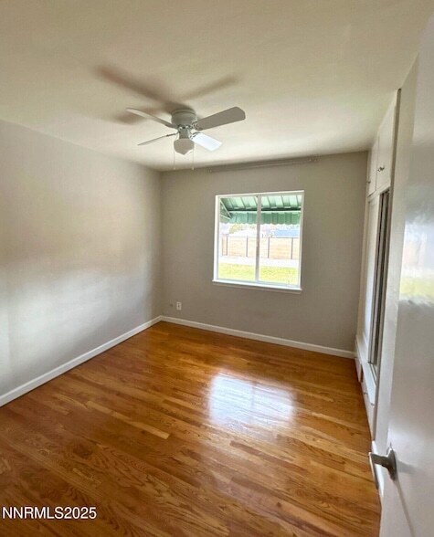 Building Photo - 320 W Plumb Ln