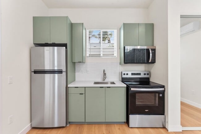 Building Photo - 2735 Broadway-7