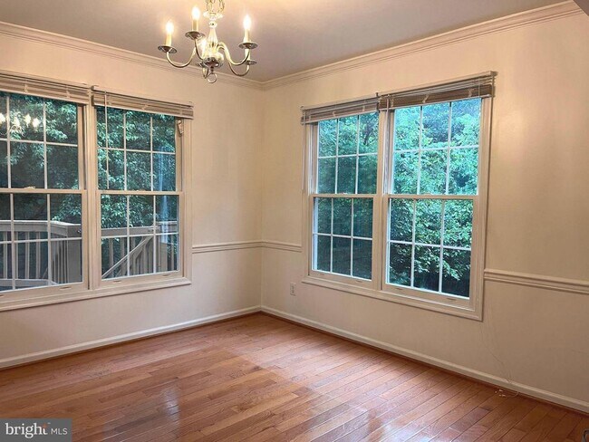 Building Photo - 5144 Woodfield Dr