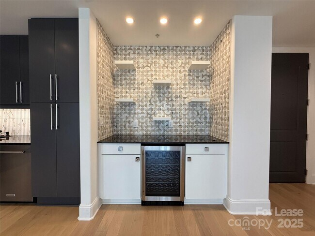 Building Photo - 4625 Piedmont Row Dr