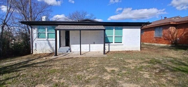 Building Photo - Updated Fort Worth Gem — Over 2,000 Sq Ft, Fireplace & Two Living Spaces