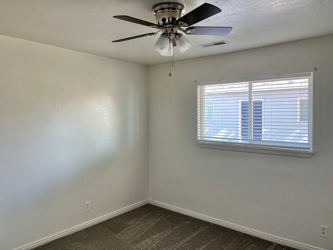 Building Photo - 610 S 200 E