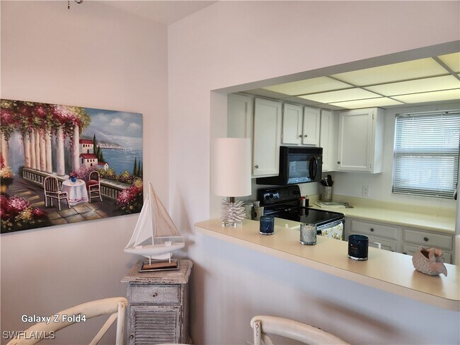 Building Photo - 805 River Point Dr