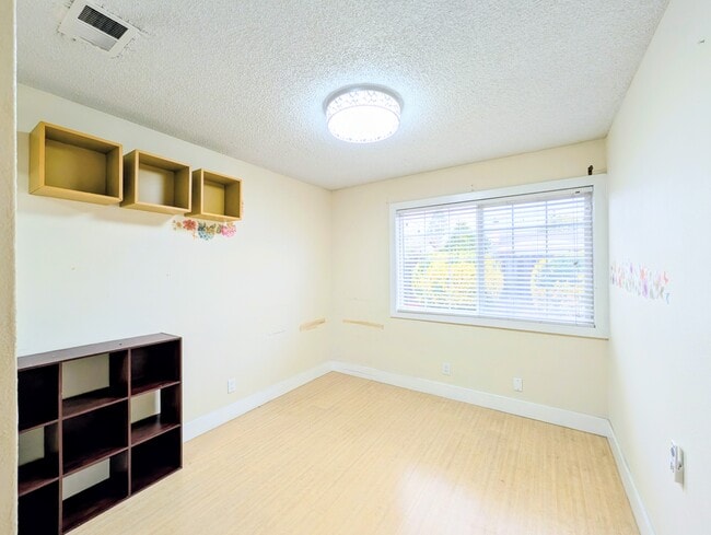 Building Photo - 32486 Lake Barlee Ln