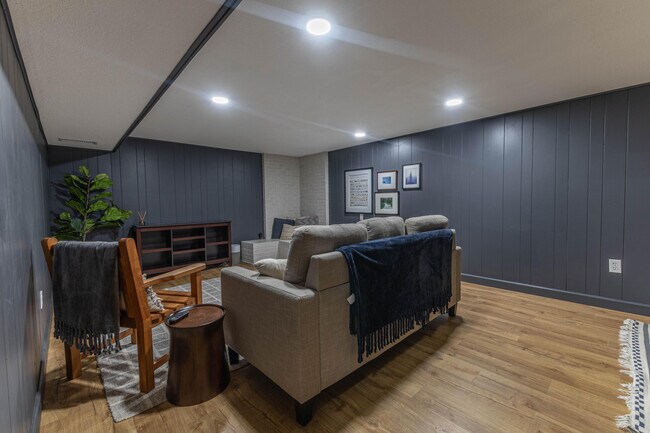 Building Photo - 3312 Lynnwood Dr