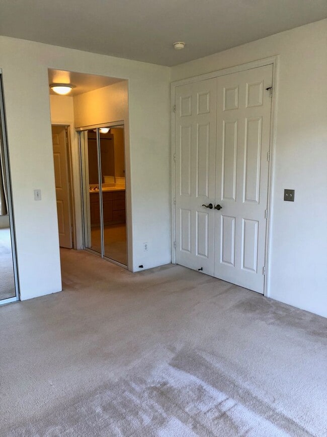 Building Photo - Large 2bd/2ba/2pkg in Terraces of Launani Valley